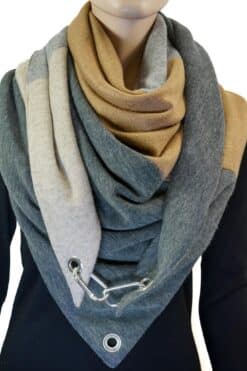 Dreieckstuch mit Karabiner, Colourblocking in weichem Strick, dunkelgrau/camel/hellgrau/beige
